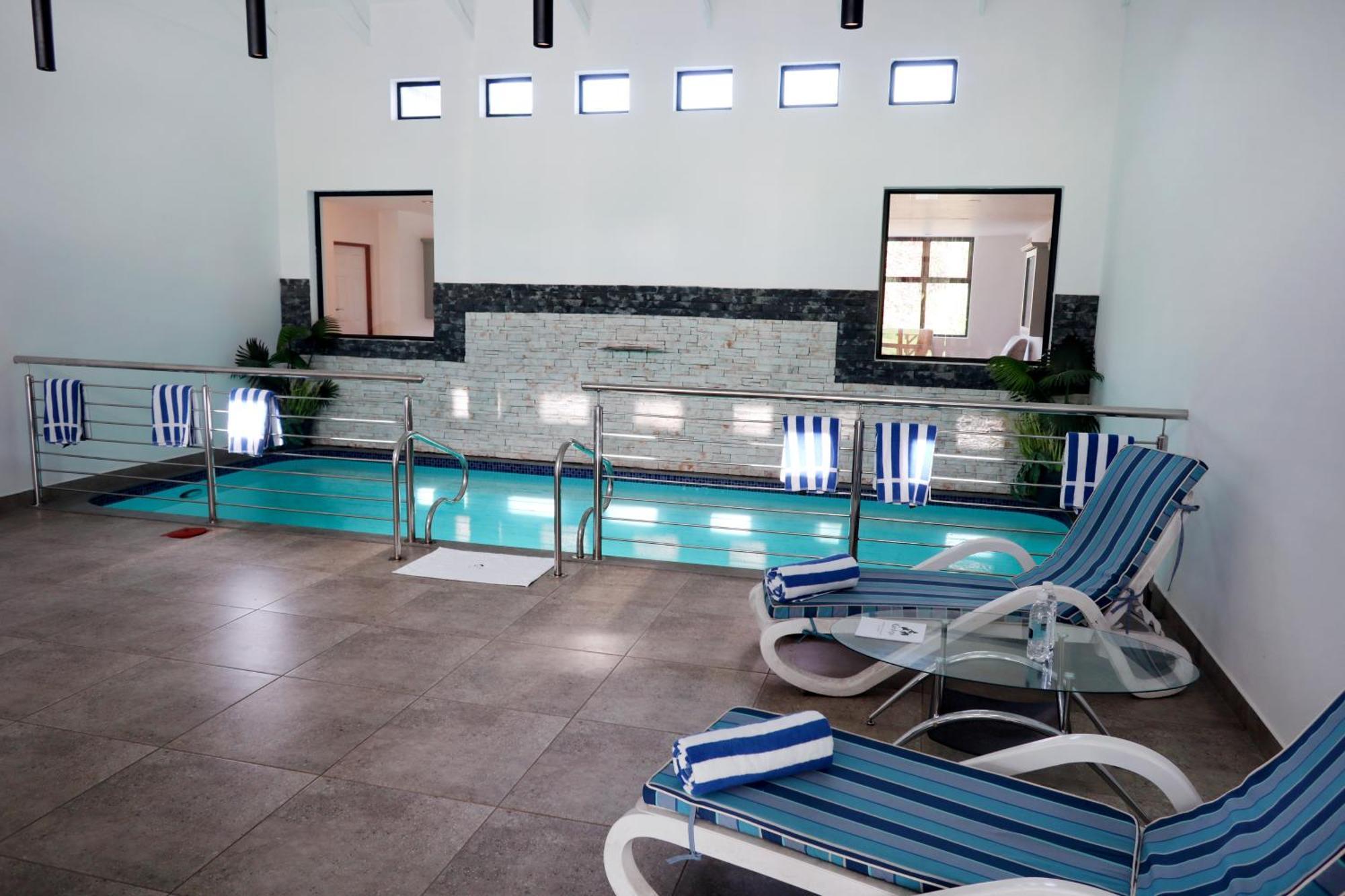 Houw Hoek Hotel Botrivier Bagian luar foto