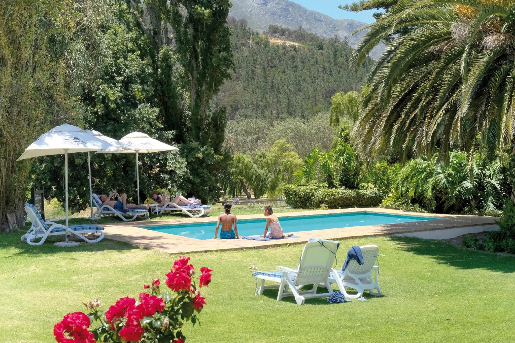 Houw Hoek Hotel Botrivier Bagian luar foto
