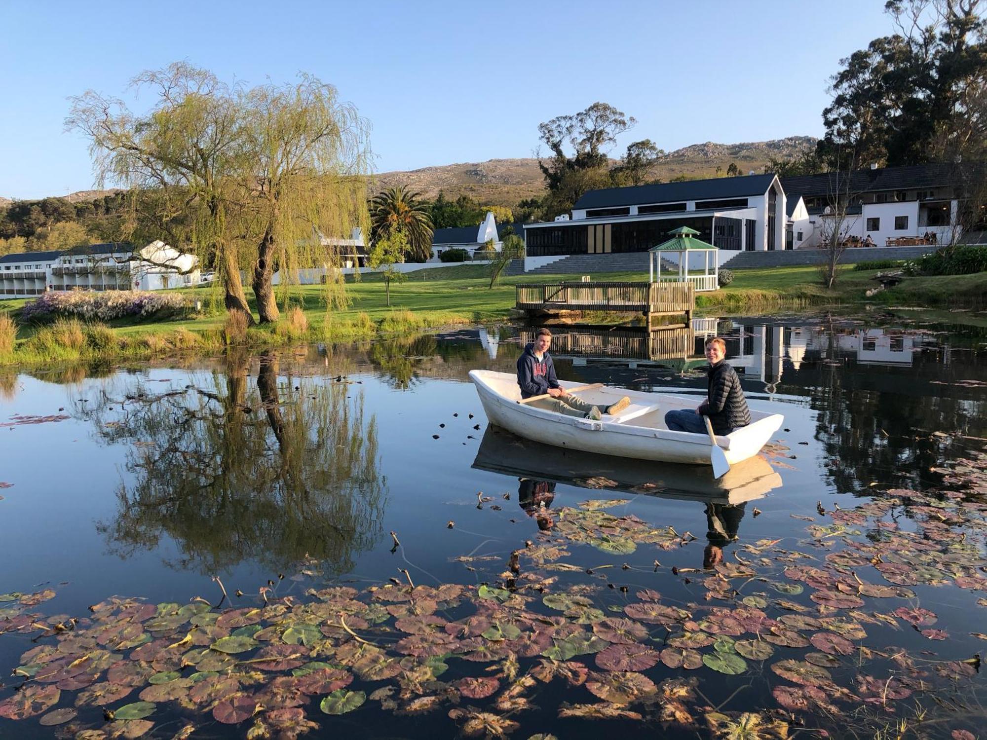 Houw Hoek Hotel Botrivier Bagian luar foto