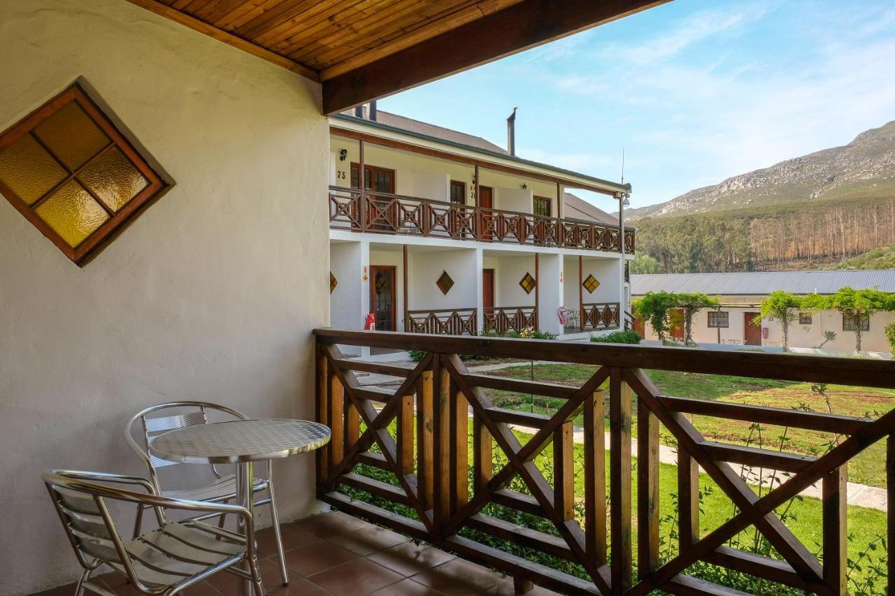 Houw Hoek Hotel Botrivier Bagian luar foto